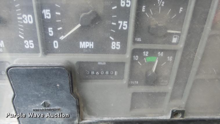 image for item AM9051 1999 International 4900 refuse truck