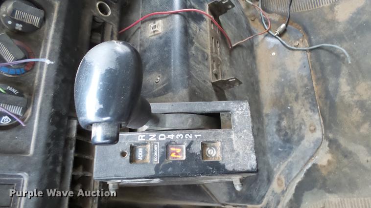 image for item AM9051 1999 International 4900 refuse truck