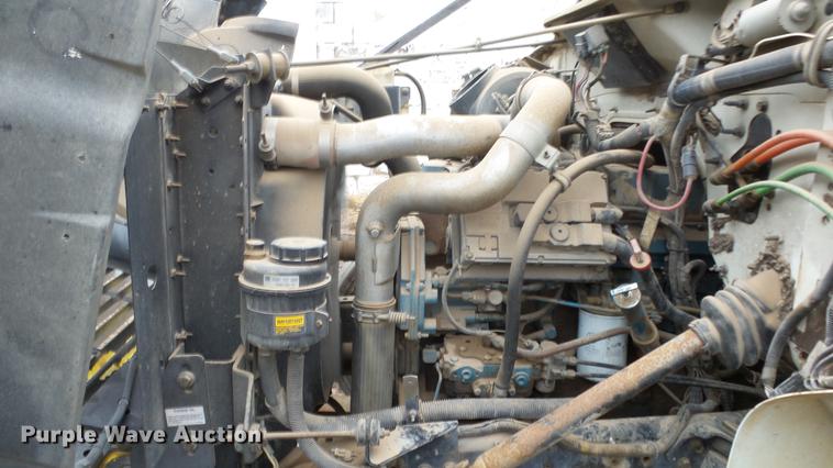 image for item AM9051 1999 International 4900 refuse truck