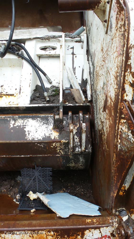 image for item AM9051 1999 International 4900 refuse truck