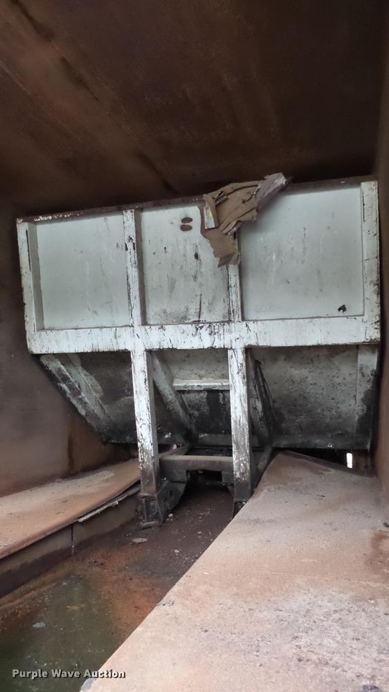 image for item AM9051 1999 International 4900 refuse truck