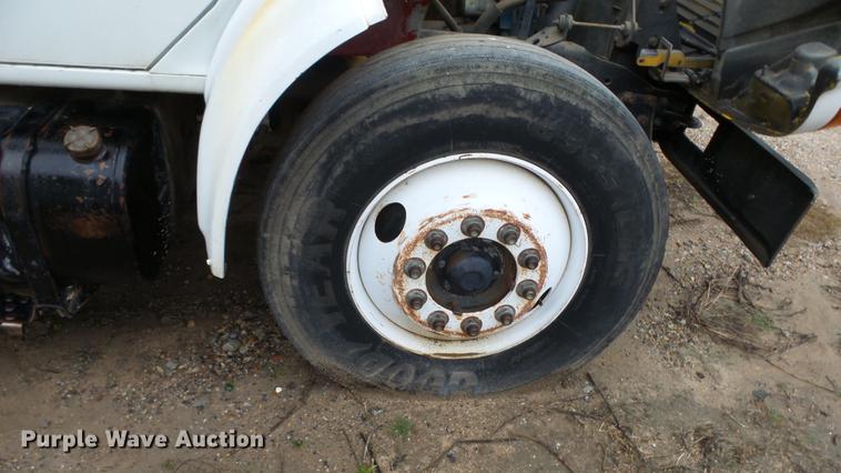 image for item AM9051 1999 International 4900 refuse truck