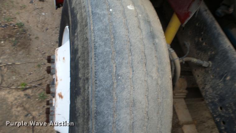 image for item AM9051 1999 International 4900 refuse truck