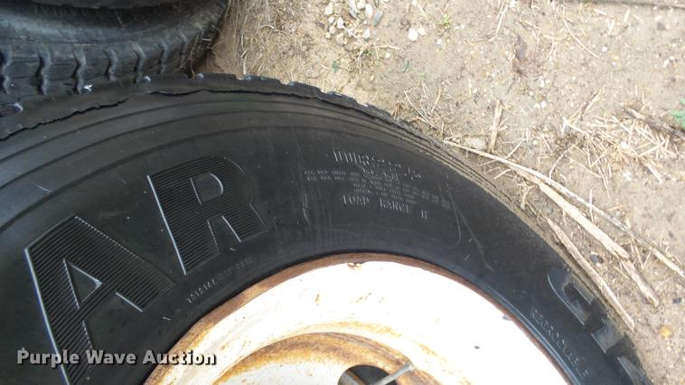 image for item AM9051 1999 International 4900 refuse truck