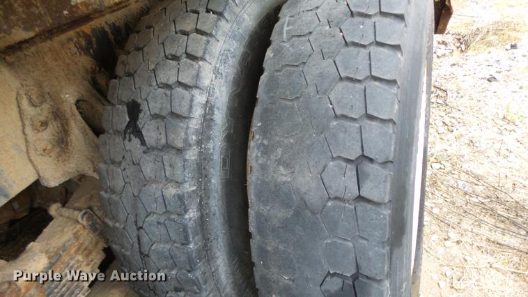 image for item AM9051 1999 International 4900 refuse truck