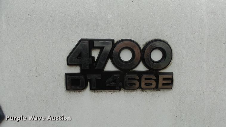 image for item AM9051 1999 International 4900 refuse truck