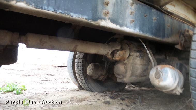 image for item AM9051 1999 International 4900 refuse truck