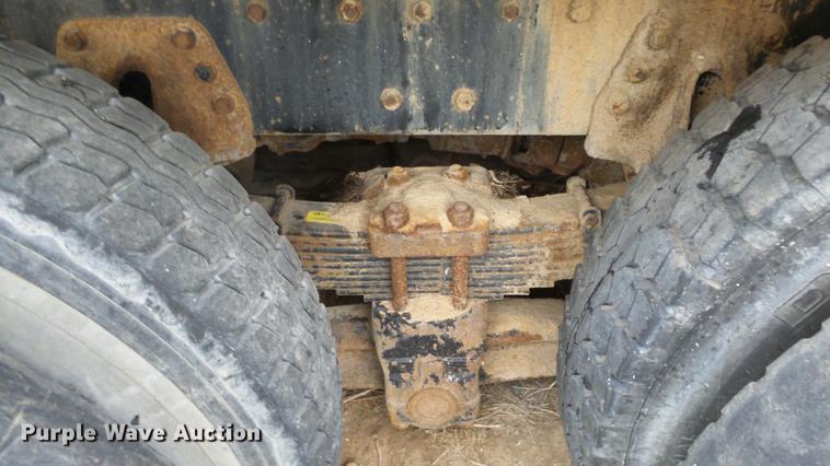 image for item AM9051 1999 International 4900 refuse truck