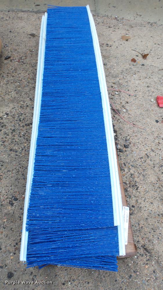 image for item AM9057 Street sweeper brushes