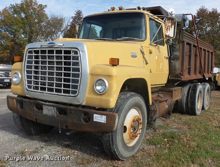 image for item DA2378 1985 Ford LT9000 dump truck