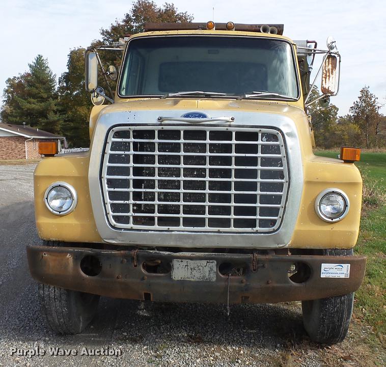image for item DA2378 1985 Ford LT9000 dump truck