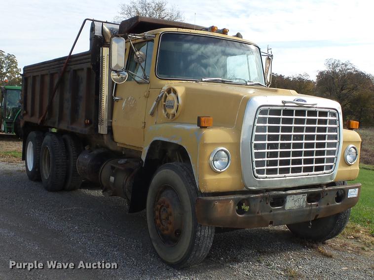 image for item DA2378 1985 Ford LT9000 dump truck