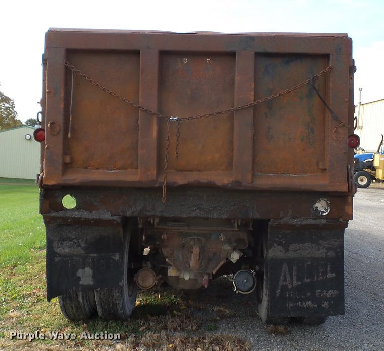 image for item DA2378 1985 Ford LT9000 dump truck