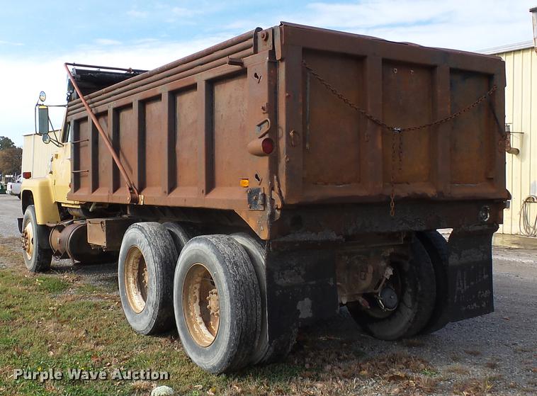 image for item DA2378 1985 Ford LT9000 dump truck
