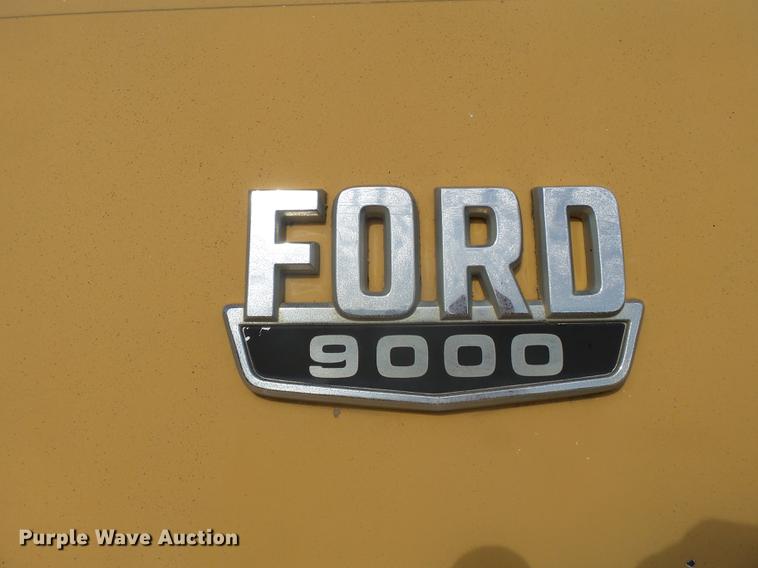 image for item DA2378 1985 Ford LT9000 dump truck