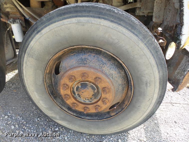 image for item DA2378 1985 Ford LT9000 dump truck