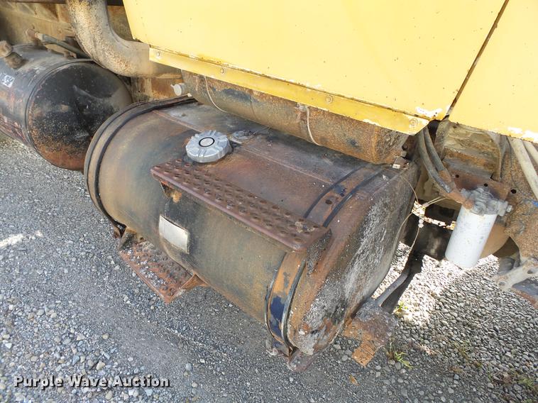 image for item DA2378 1985 Ford LT9000 dump truck