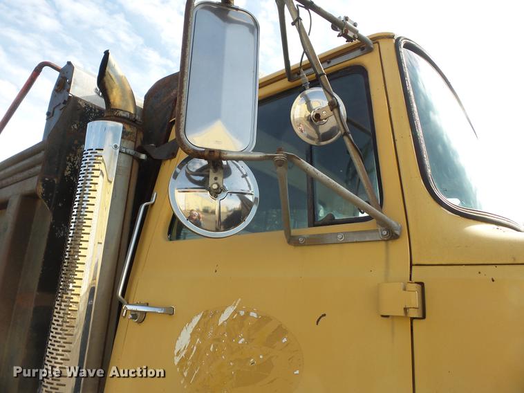 image for item DA2378 1985 Ford LT9000 dump truck