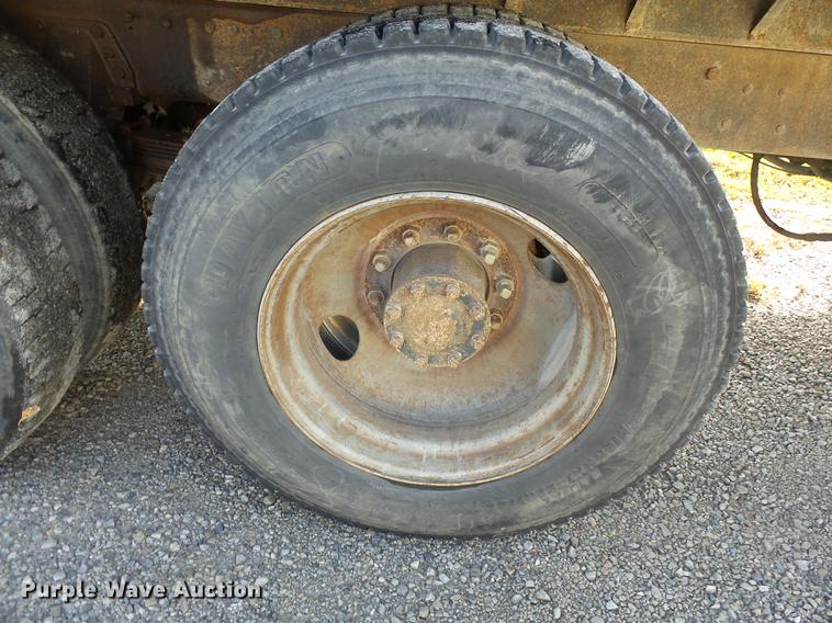 image for item DA2378 1985 Ford LT9000 dump truck