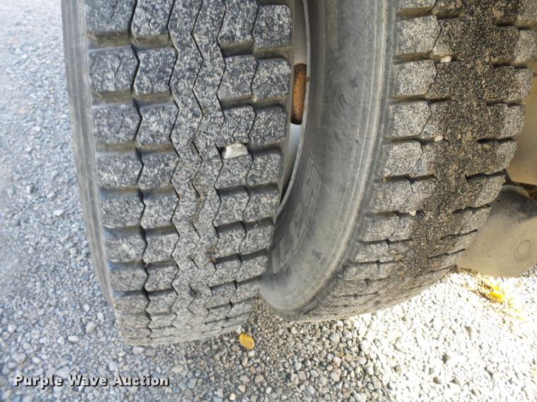 image for item DA2378 1985 Ford LT9000 dump truck