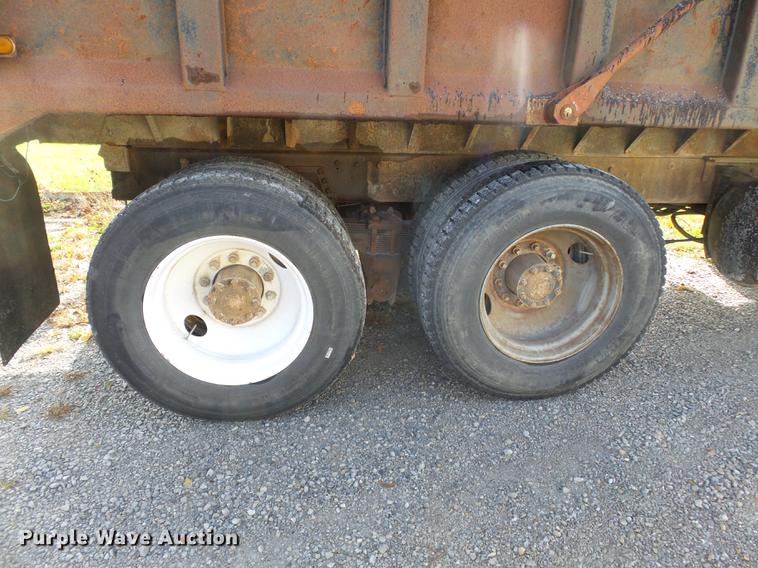 image for item DA2378 1985 Ford LT9000 dump truck