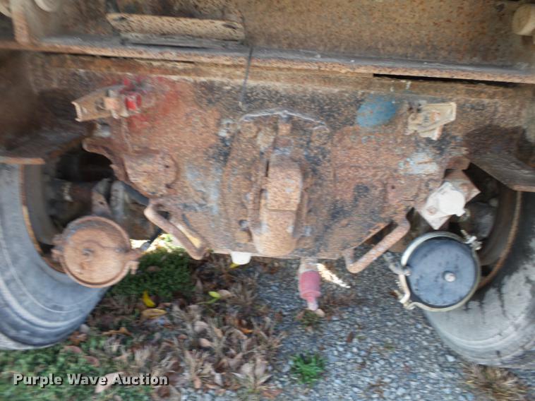 image for item DA2378 1985 Ford LT9000 dump truck