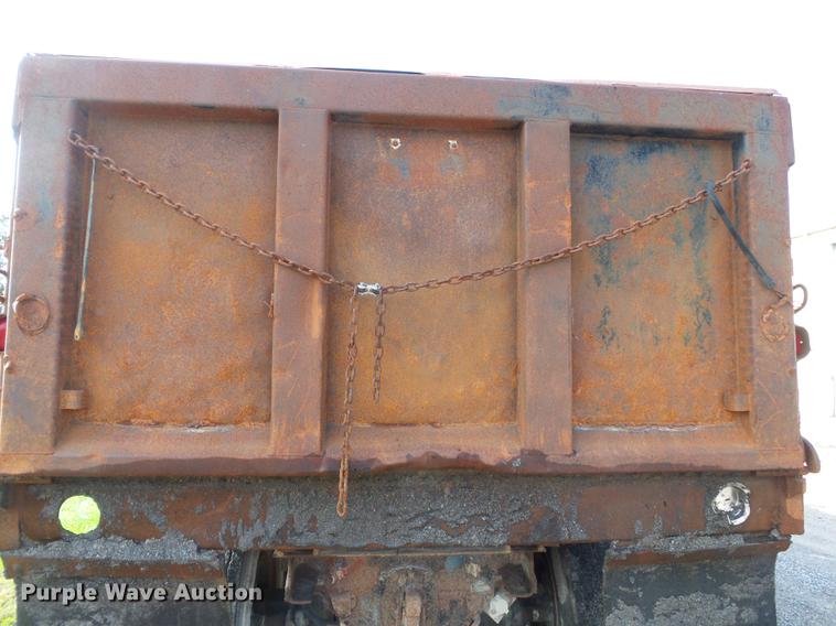 image for item DA2378 1985 Ford LT9000 dump truck