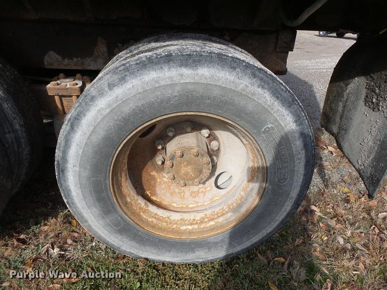 image for item DA2378 1985 Ford LT9000 dump truck