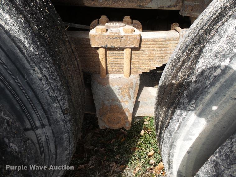 image for item DA2378 1985 Ford LT9000 dump truck