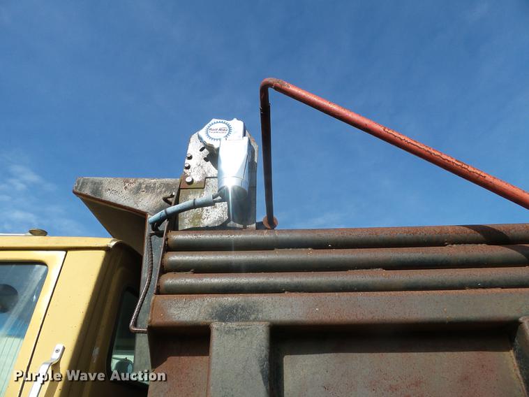 image for item DA2378 1985 Ford LT9000 dump truck