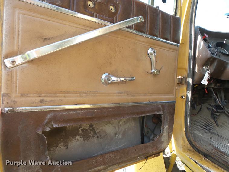 image for item DA2378 1985 Ford LT9000 dump truck