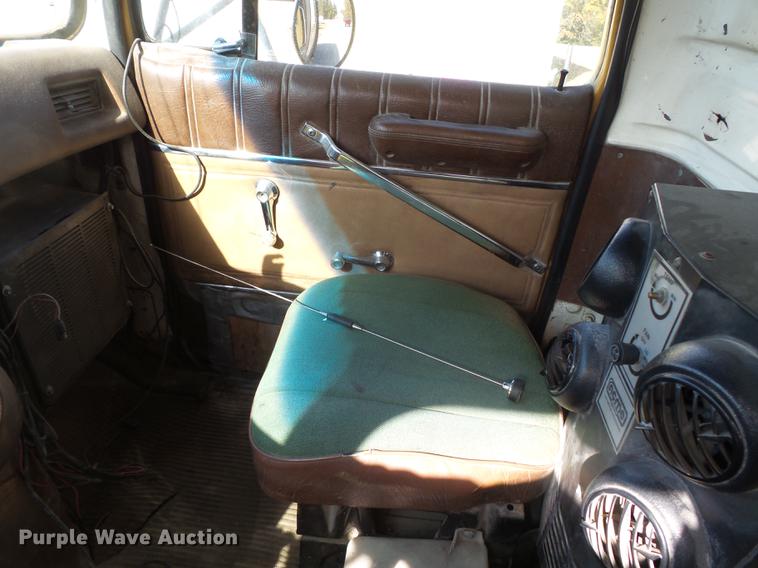 image for item DA2378 1985 Ford LT9000 dump truck