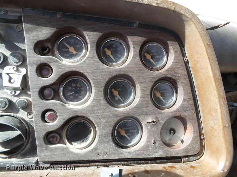 image for item DA2378 1985 Ford LT9000 dump truck