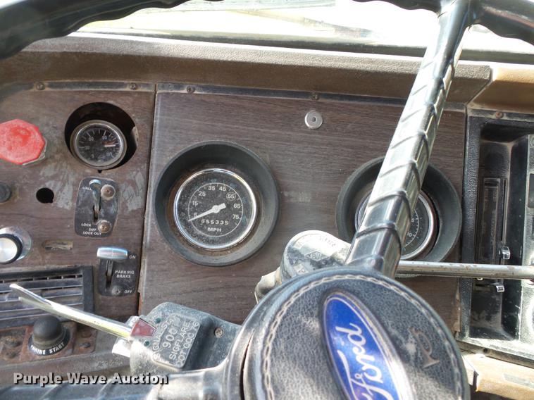 image for item DA2378 1985 Ford LT9000 dump truck