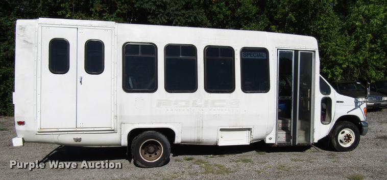 image for item DB6109 1998 Ford Econoline E450 Super Duty shuttle bus
