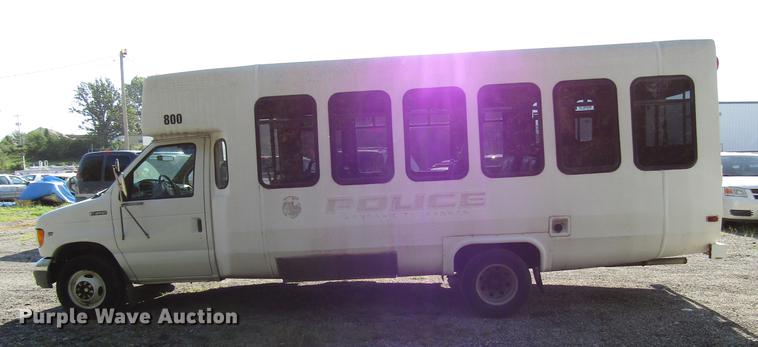 image for item DB6109 1998 Ford Econoline E450 Super Duty shuttle bus