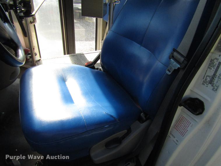 image for item DB6109 1998 Ford Econoline E450 Super Duty shuttle bus