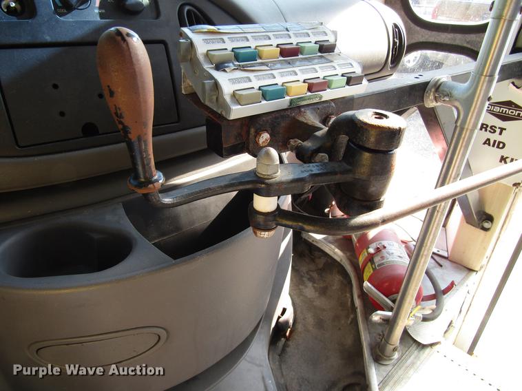 image for item DB6109 1998 Ford Econoline E450 Super Duty shuttle bus