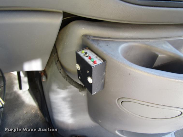 image for item DB6109 1998 Ford Econoline E450 Super Duty shuttle bus