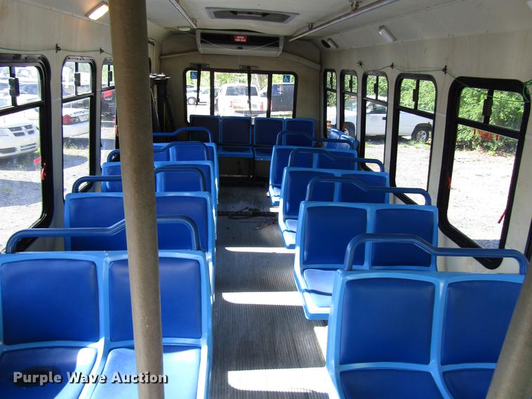 image for item DB6109 1998 Ford Econoline E450 Super Duty shuttle bus