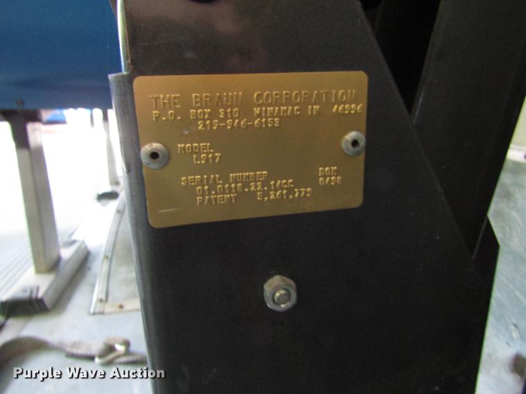 image for item DB6109 1998 Ford Econoline E450 Super Duty shuttle bus