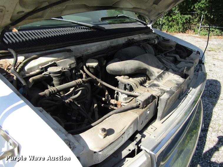 image for item DB6109 1998 Ford Econoline E450 Super Duty shuttle bus