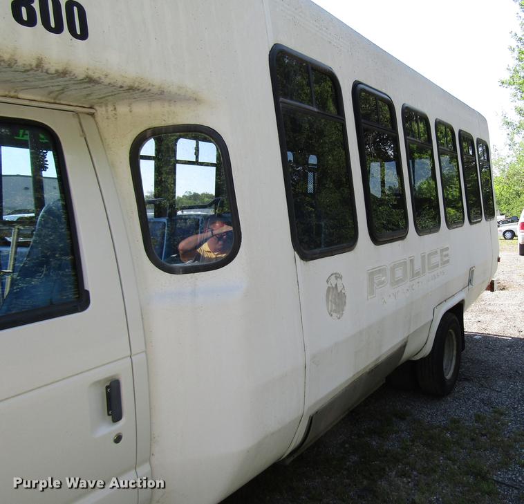 image for item DB6109 1998 Ford Econoline E450 Super Duty shuttle bus