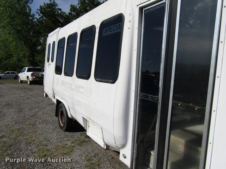 image for item DB6109 1998 Ford Econoline E450 Super Duty shuttle bus