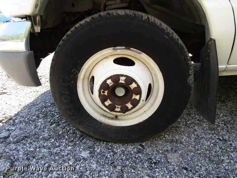 image for item DB6109 1998 Ford Econoline E450 Super Duty shuttle bus