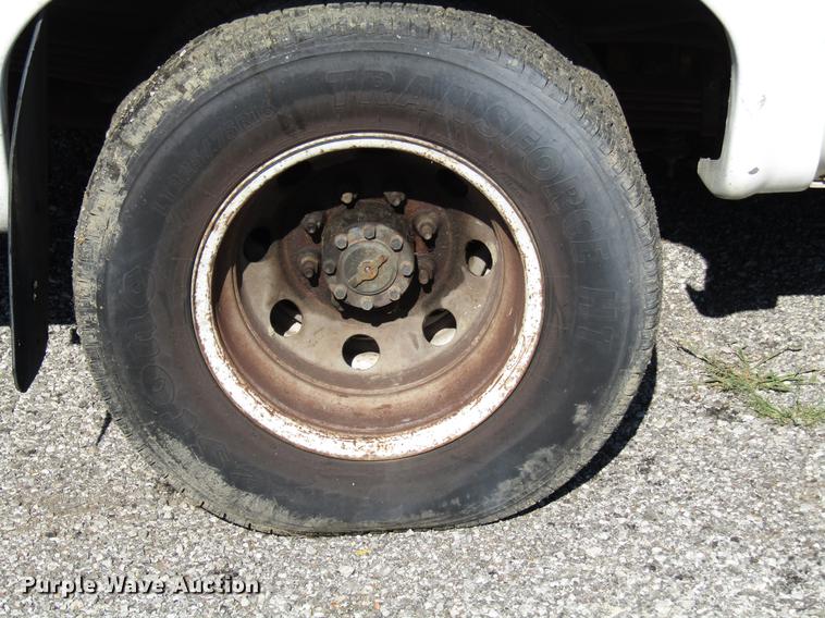 image for item DB6109 1998 Ford Econoline E450 Super Duty shuttle bus