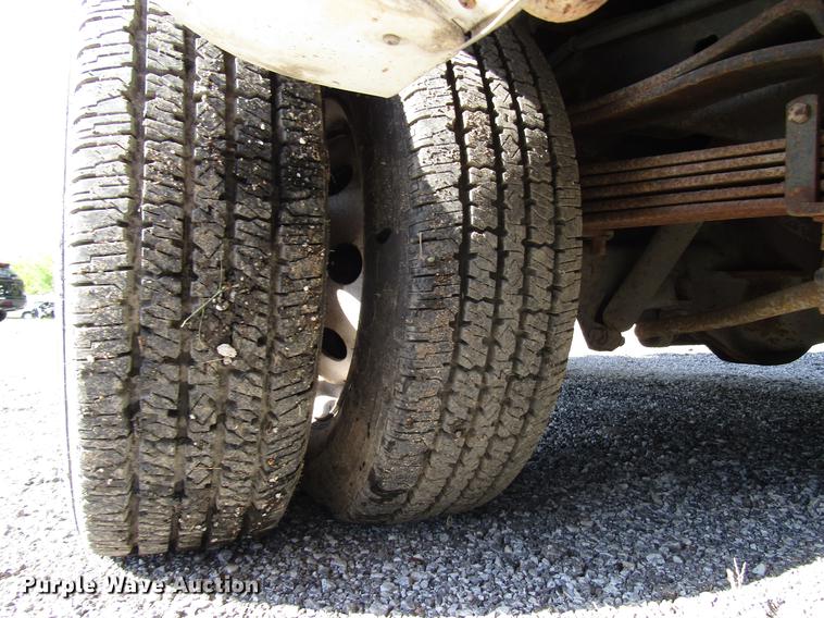 image for item DB6109 1998 Ford Econoline E450 Super Duty shuttle bus
