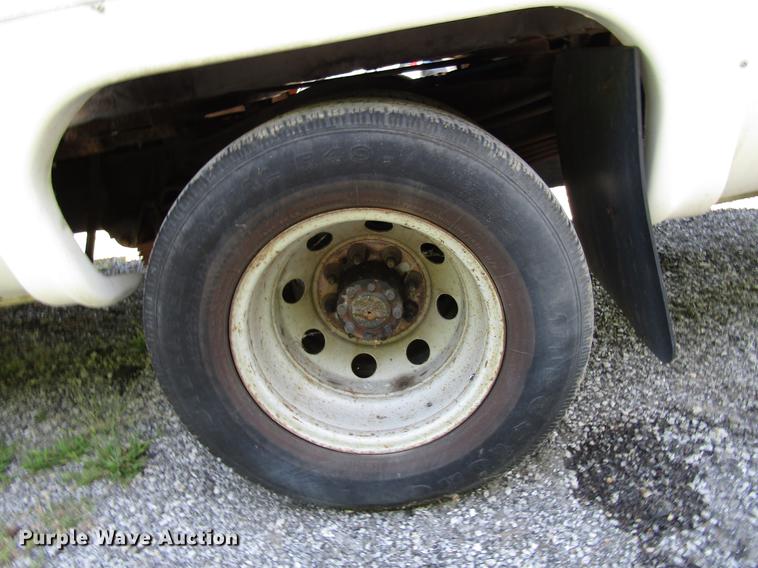 image for item DB6109 1998 Ford Econoline E450 Super Duty shuttle bus