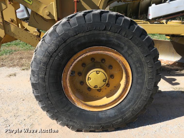 image for item DB8955 1995 Fiat-Allis FG85A Series B motor grader