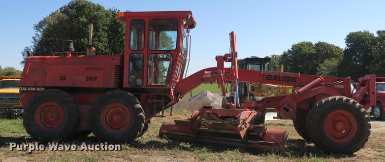 image for item DB8957 1994 Galion 830 motor grader